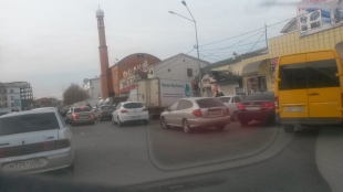 Полосы 3 а движется только Одна